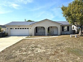 2216 Tanglewood Way in Brandon, FL - Building Photo