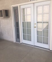 5422 Quakertown Ave, Unit 106 in Los Angeles, CA - Building Photo - Building Photo