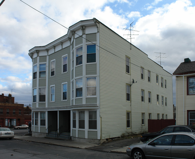 36 White St in Cohoes, NY - Building Photo - Building Photo