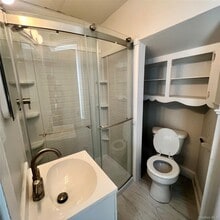 140 Albany Ave in Kingston, NY - Foto de edificio - Building Photo