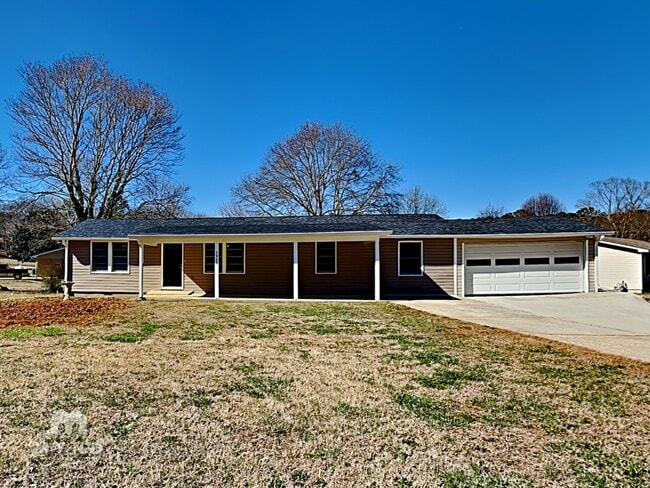 property at 3925 Maggie Dr SE