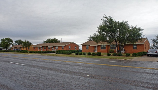 220 N Ayshire Ave in Crosbyton, TX - Foto de edificio - Building Photo