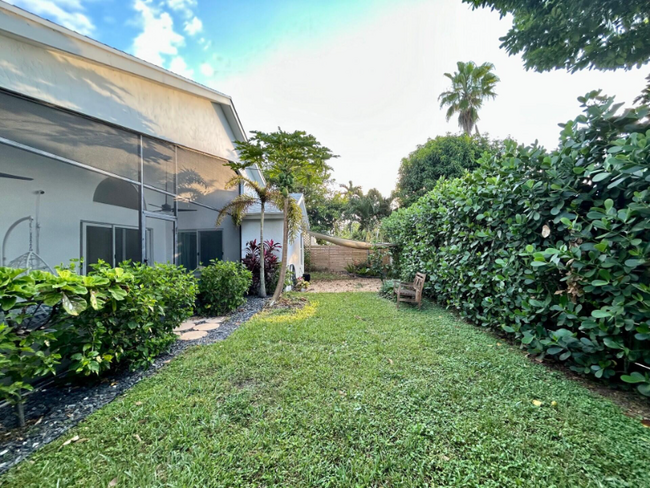 6326 Leslie St in Jupiter, FL - Building Photo - Building Photo