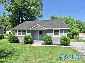 146 Church St in New Market, AL - Building Photo