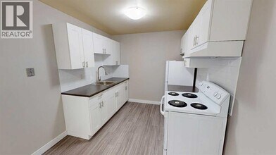 9807-9108 108 Ave in Grande Prairie, AB - Building Photo - Building Photo