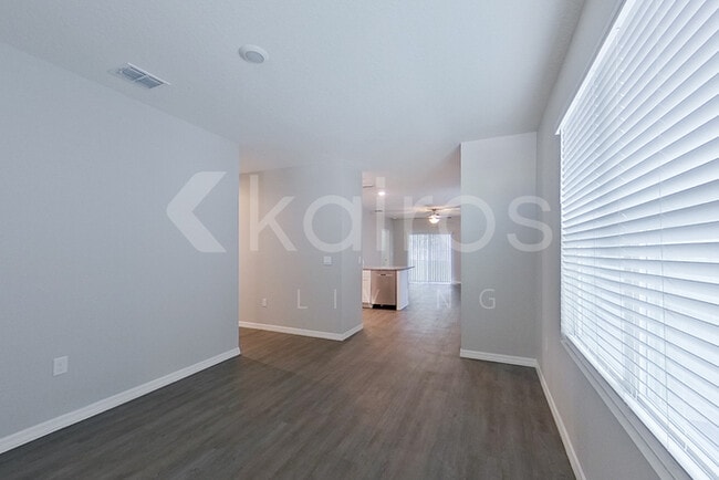 32013 Katelin Cir in Leesburg, FL - Foto de edificio - Building Photo