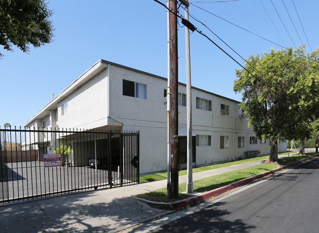 Continental Etiwanda Apartments in Reseda, CA - Building Photo - Building Photo