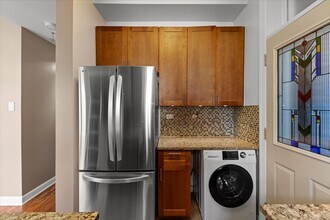 1278 W Victoria St, Unit 1E in Chicago, IL - Building Photo - Building Photo