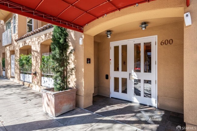 600 Chestnut St in San Francisco, CA - Building Photo - Building Photo