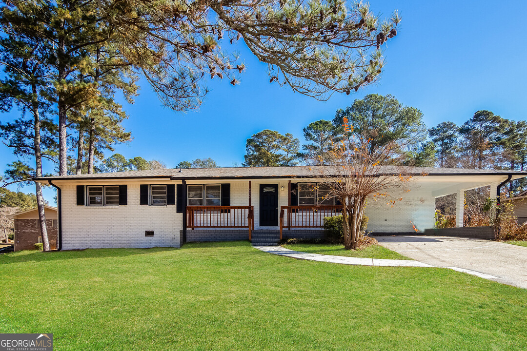 4022 S Shelby Ln in Douglasville, GA - Building Photo