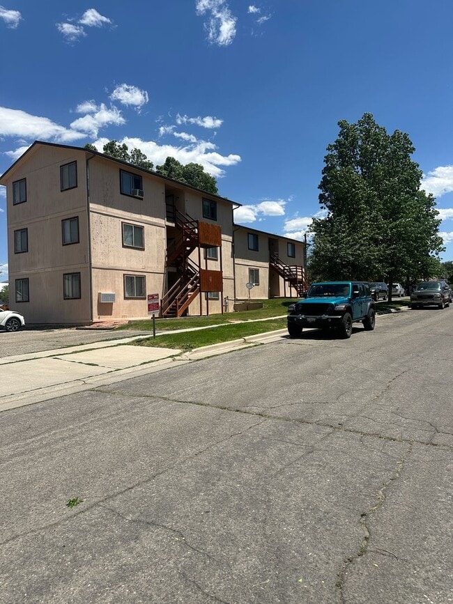 property at 222 W 5th St