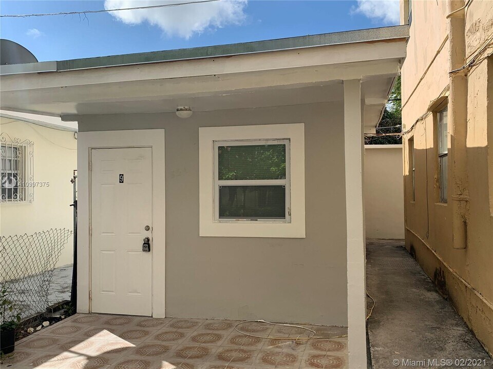 852 SW 13th Ave-Unit -9 in Miami, FL - Building Photo