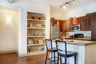 The Lofts at Wolf Pen Creek in College Station, TX - Foto de edificio - Interior Photo