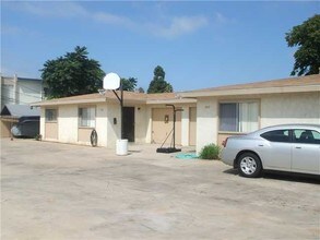1474 Hemlock Ave in Imperial Beach, CA - Foto de edificio - Building Photo