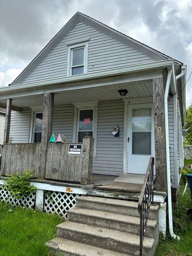 property at 707 W 18th St