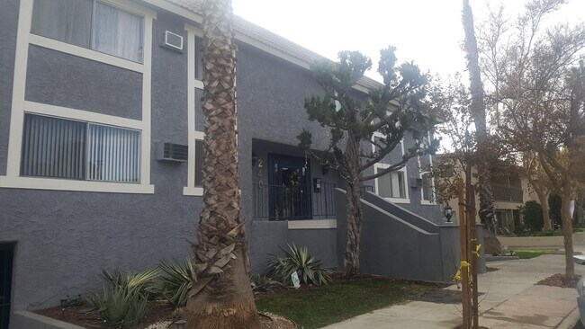 240 W Verdugo Ave, Unit T in Burbank, CA - Building Photo - Building Photo