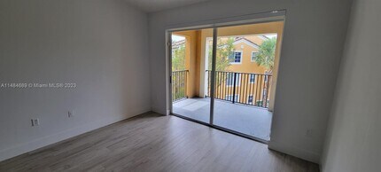 2320 E Preserve Way in Miramar, FL - Foto de edificio - Building Photo