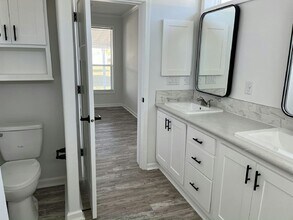 1662 Coralwood Ln in Sarasota, FL - Building Photo - Building Photo