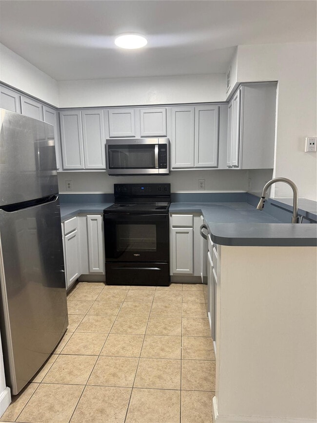 7630 Westwood Dr in Tamarac, FL - Building Photo - Building Photo