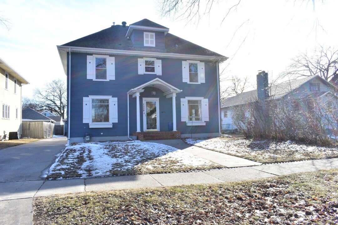 1524 5th Ave S in Fargo, ND - Foto de edificio