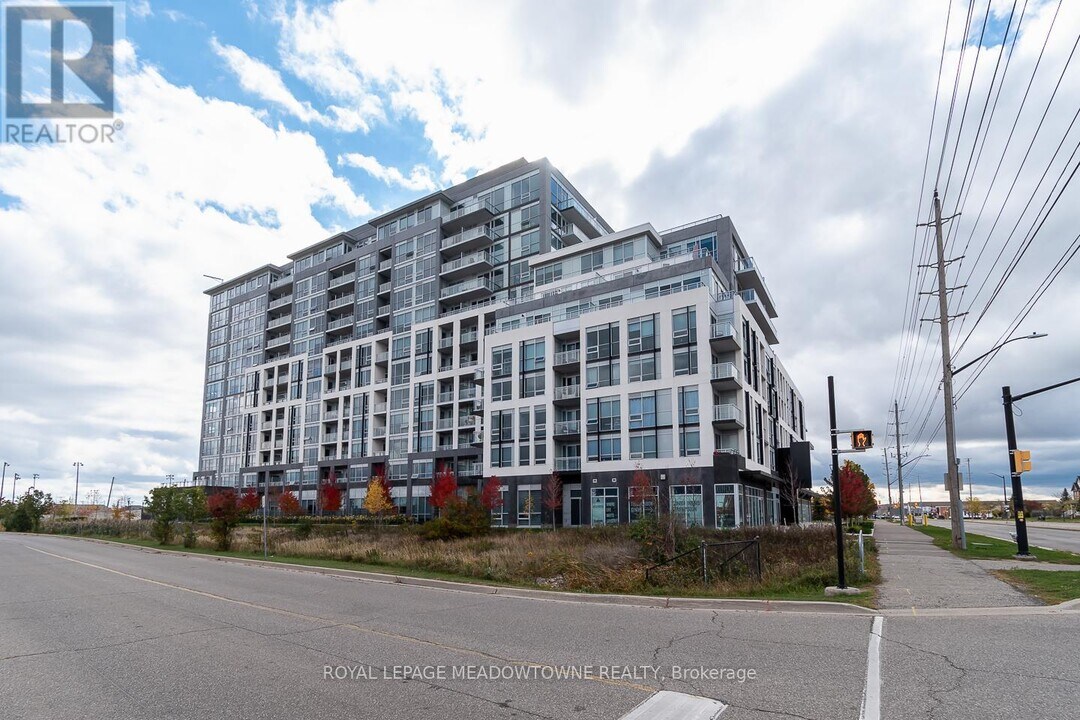 1050 Main St E in Milton, ON - Building Photo