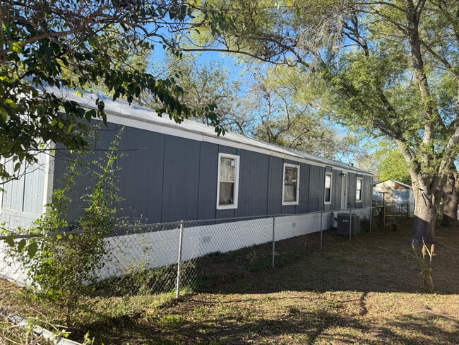 11725 W Farm to Market 2790 S in La Coste, TX - Building Photo - Building Photo