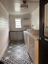 464 N Corona Ave in Valley Stream, NY - Building Photo - Building Photo