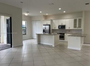 3316 W 98th Pl in Hialeah, FL - Building Photo - Building Photo