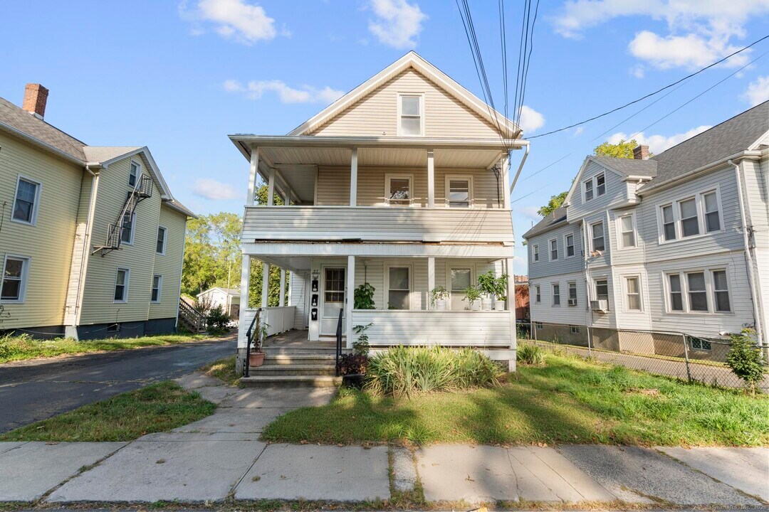 27 Holmes Ave in New Britain, CT - Building Photo
