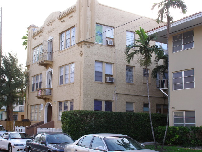 946 SW 4th St in Miami, FL - Building Photo - Building Photo