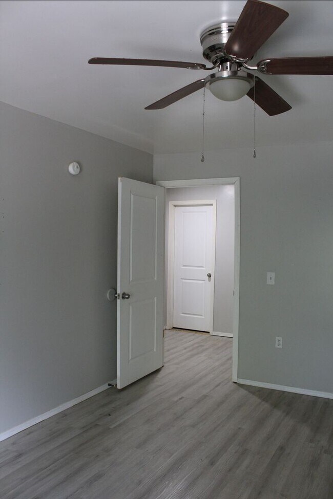 912 N Walnut St in Pierce City, MO - Building Photo - Building Photo