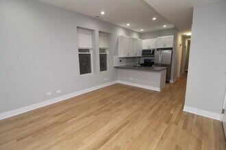 1411 W Taylor St in Chicago, IL - Building Photo - Building Photo