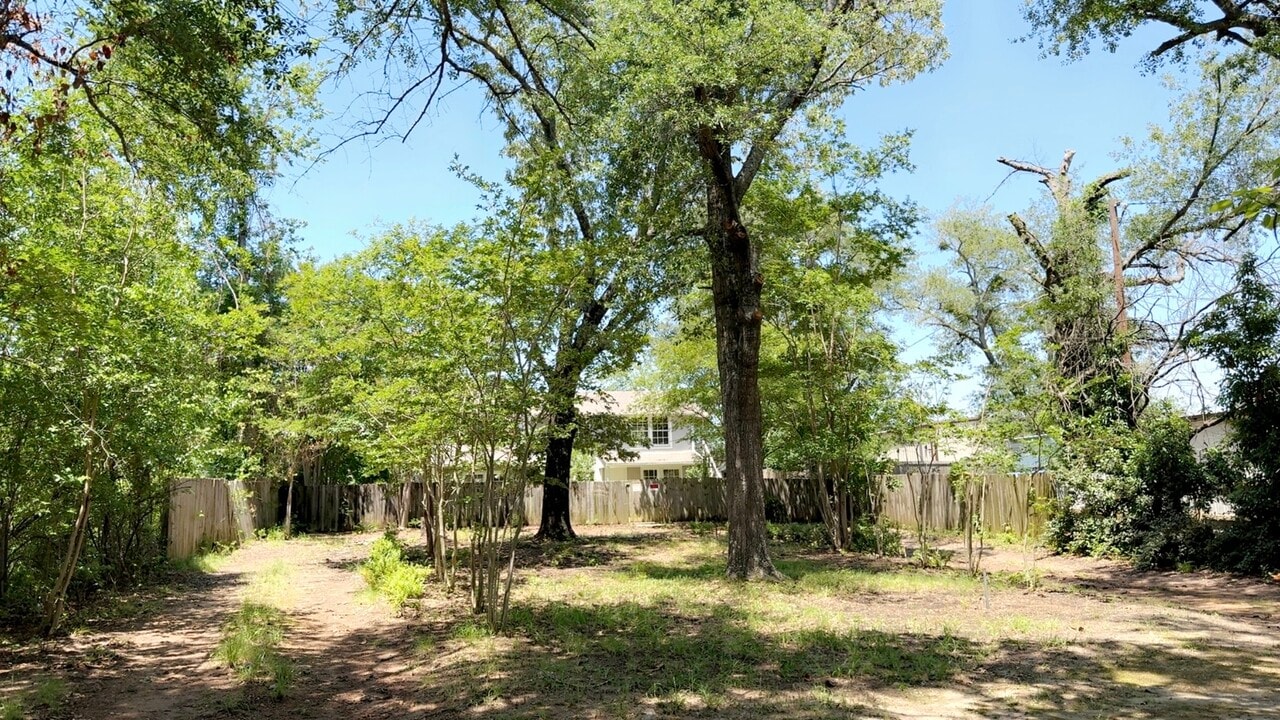 1331 Lake Placid Rd in Tyler, TX - Building Photo