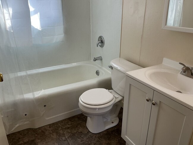 2820 W Carmen Ave in Milwaukee, WI - Building Photo - Building Photo