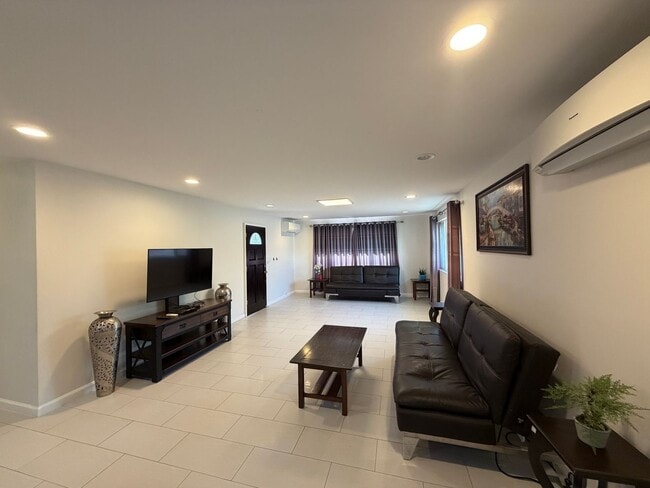 3346 Kanaina Ave in Honolulu, HI - Building Photo - Building Photo