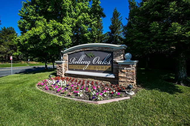 Rolling Oaks Apartment Homes in Fairfield, CA - Foto de edificio - Building Photo