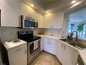 2810 Citrus Lake Dr-Unit -U-101 in Naples, FL - Foto de edificio - Building Photo