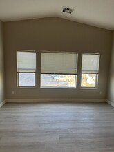 8668 Tomnitz Ave in Las Vegas, NV - Building Photo - Building Photo