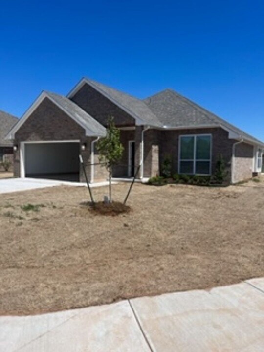 16304 Friar Ct in Edmond, OK - Foto de edificio
