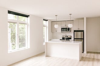 Harrison South in Seattle, WA - Foto de edificio - Building Photo