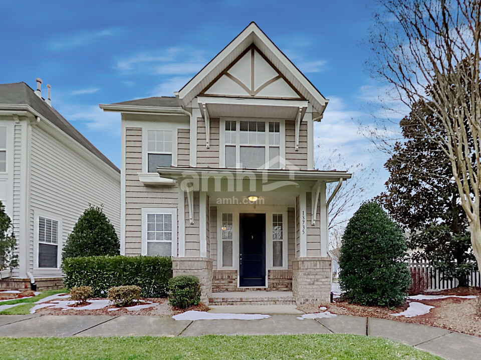 13735 Aldenbrook Dr in Huntersville, NC - Building Photo