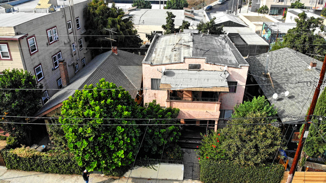 151 Douglas St in Los Angeles, CA - Building Photo - Building Photo