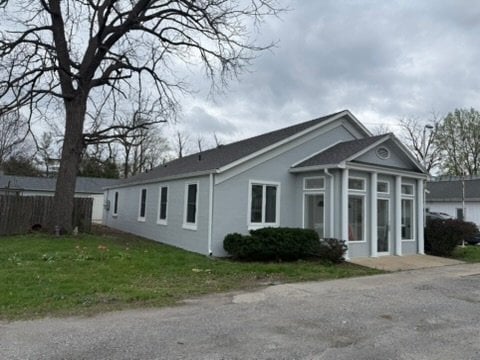 213 N East St, Unit B in Carlinville, IL - Foto de edificio - Building Photo