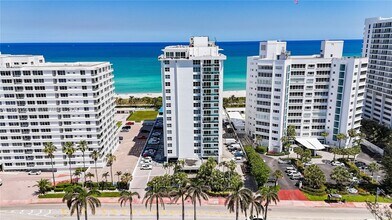 5001 Collins Ave, Unit 12a in Miami Beach, FL - Foto de edificio - Building Photo