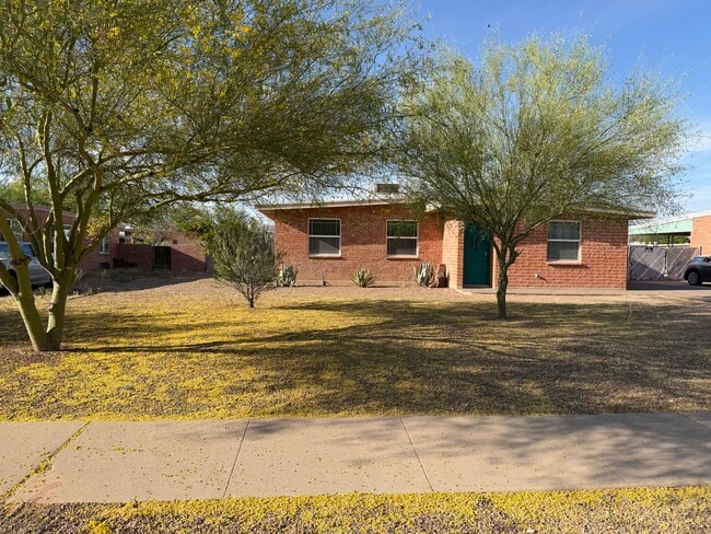 2825 E 21st St in Tucson, AZ - Foto de edificio - Building Photo