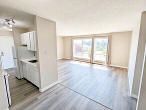 Uptown Apartments in New Westminster, BC - Building Photo - Building Photo