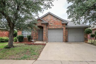 5413 Caribou Ridge Dr in Watauga, TX - Building Photo