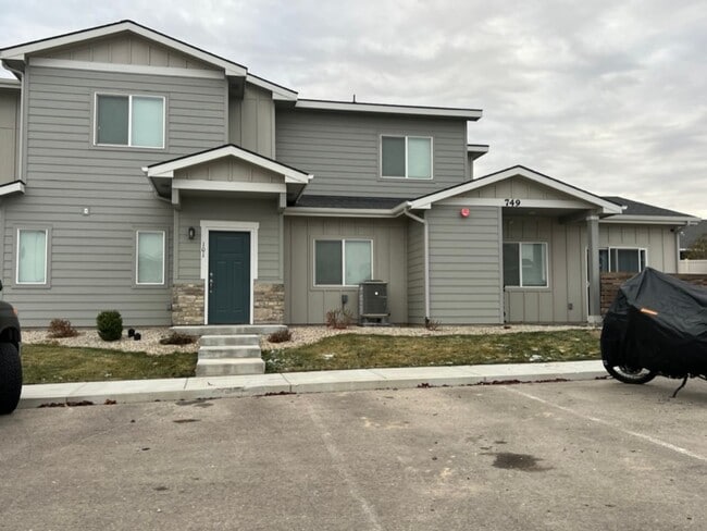 property at 749 W Backpack Ln