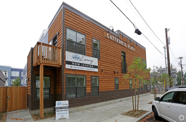 Cathedral Flats in Portland, OR - Foto de edificio - Building Photo