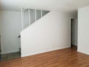 1912 Nolen Ct in Arlington, TX - Foto de edificio - Building Photo